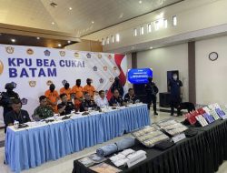 Pria Tanjungpinang Tertunduk Lesu di Kantor BC Batam