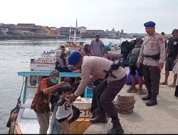 Babinsa Tambelan Edukasi Nelayan Agar Waspada Cuaca Ekstrem